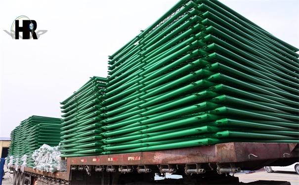 锌钢护栏的用途:产品使用于市政工程,道路,工厂,开发区和园林广场等